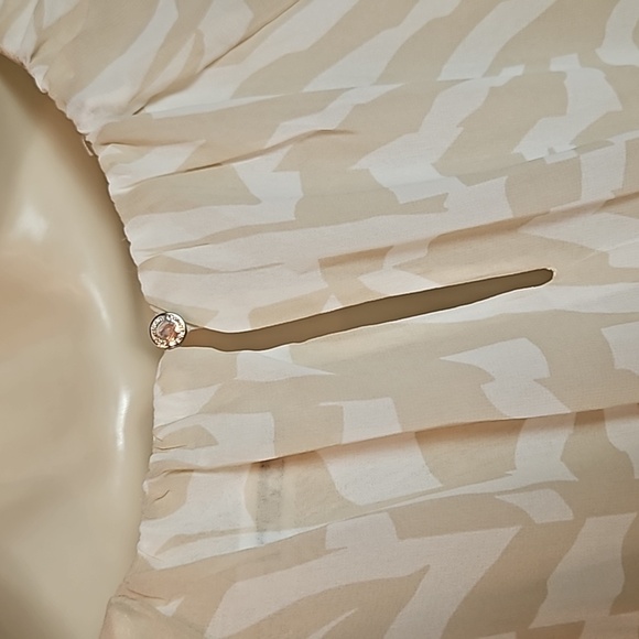 Calvin Klein | Beige and White Flowy Blouse - Picture 4 of 10